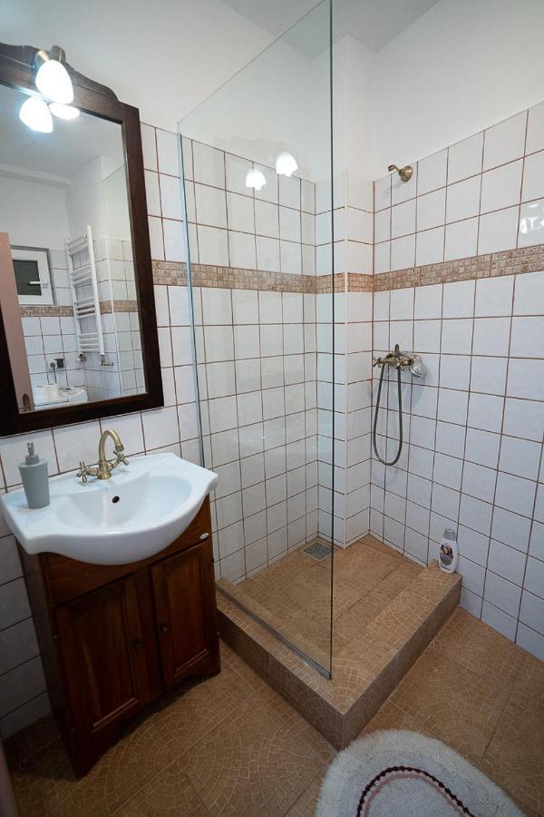 Cismigiu Garden Apartment บูคาเรสต์ ภายนอก รูปภาพ